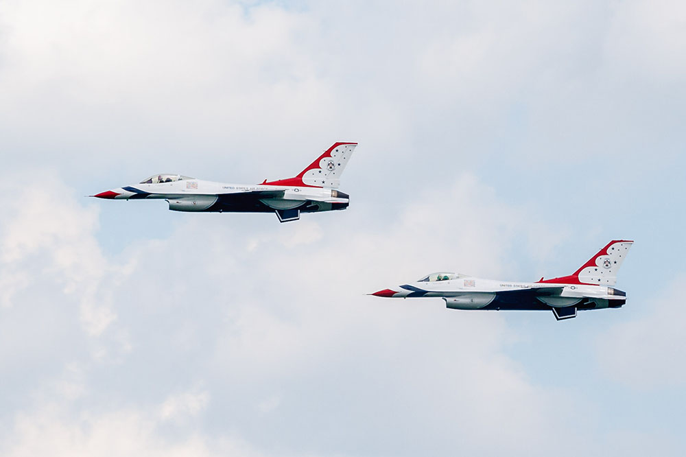 Photo by Rick Pepper - 2015 Mankato Air Show - Both Thunderbirds solo aircraft approach the airport