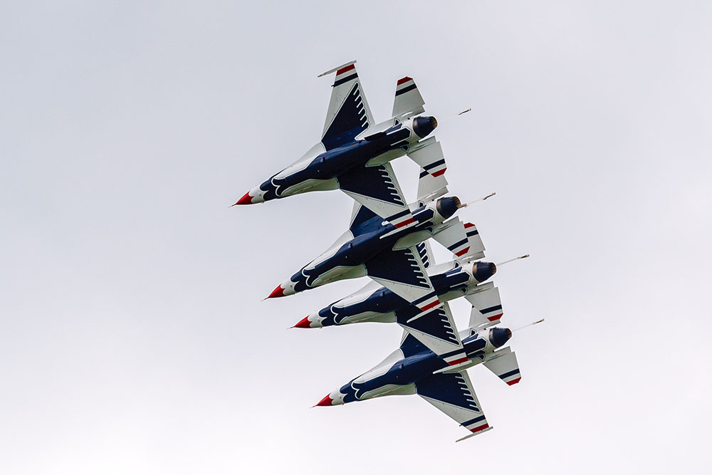 Photo by Rick Pepper - 2015 Mankato Air Show - Thunderbird aircraft 1-4 execute a turn in the Diamond formation as they approach the airport