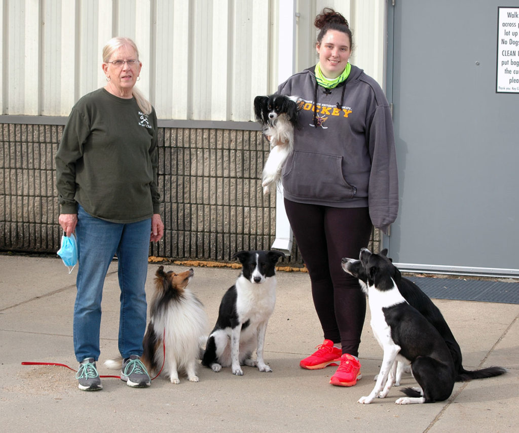 Photo by Don Lipps - Lynn Davey and Kelli along with Basic Obedience class instructor Megan Hancock with Quasar, Piper, Whitaker, and Trillian