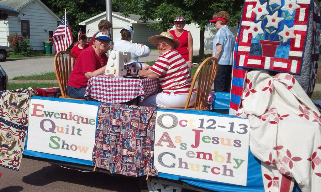 Submitted Image - Ewanique Quilters on parade